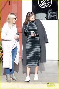 miranda-kerr-baby-bump-2018-03.thumb.jpg.59eea42a0a700a823a816f218f7aa7fe.jpg