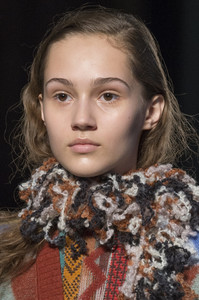 missoni-clp-rf17-7593.thumb.jpg.ceae8a7eeb242d00fe5bc7bbe8ca43d9.jpg