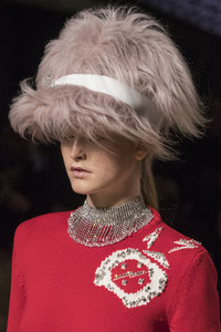 miu-miu-clpr-rf17-8035.thumb.jpg.82e7f5ac3143899c49ab4b24ded9dfee.jpg