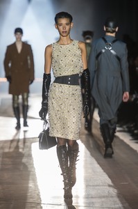 moschino-m-rf18-2905.thumb.jpg.30a0d245cc14f42ef3bf56e111c00e96.jpg