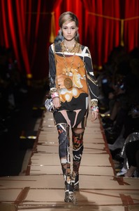 moschino-rf17-3364.thumb.jpg.c526974c2b6c9f351ebd8acd4d47baf4.jpg