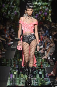 moschino-rs18-2667.thumb.jpg.199514d89a8590b16bb1c13bc8492b48.jpg