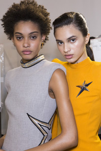 mugler-bks-z-rf17-7813.thumb.jpg.cbb99977885a582a4c14354e5205a05a.jpg