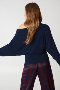 nakd_off_shoulder_knittedsweater_1100-000102-0018_02b.jpg