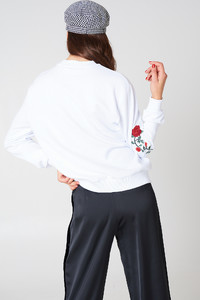 nakd_rose_embroidery_sleeve_sweater_1018-000470-0001_02b.jpg