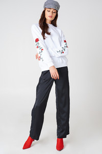 nakd_rose_embroidery_sleeve_sweater_1018-000470-0001_03c.jpg