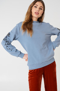 nakd_rose_embroidery_sleeve_sweater_1018-000470-0428_01a.jpg