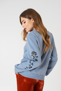 nakd_rose_embroidery_sleeve_sweater_1018-000470-0428_02b.jpg