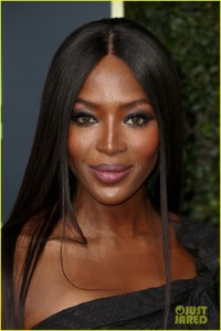 naomi-campbell-common-golden-globes-2018-00-1.jpg