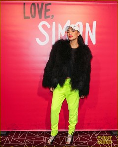 nicole-scherzinger-nick-robinson-love-simon-screening-02.jpg