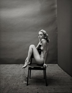 nude.thumb.jpg.25ed3215654683bf9ae633793391a25b.jpg