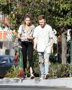 paris-jackson-in-casual-outfit-in-woodland-hills-0.jpg