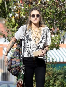 paris-jackson-in-casual-outfit-in-woodland-hills-3.jpg