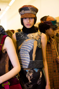 prada-bks-z-rf17-7363.thumb.jpg.4c33919463a00679a6ec1f1a55e241af.jpg