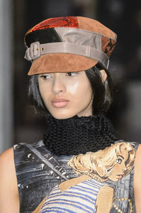 prada-clp-rf17-8613.thumb.jpg.2804e59bd3546e3deb3e4455c011b0f6.jpg
