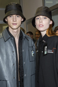 prada-m-bks-z-rf18-8362.thumb.jpg.9150913568633373684b75a9aa5e0402.jpg