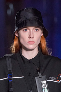 prada-m-clp-rf18-3980.thumb.jpg.1fc1e36ef9735a94f52cb1fd6adbae17.jpg