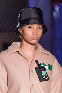 prada-m-clp-rf18-4397.thumb.jpg.9d362c122b7d2b6d7499922361b91cb9.jpg