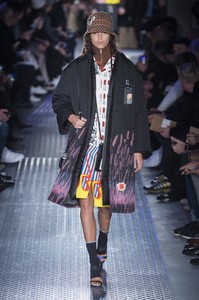 prada-m-rf18-1882.thumb.jpg.eed2a6157d726d2b3738a2816745f875.jpg