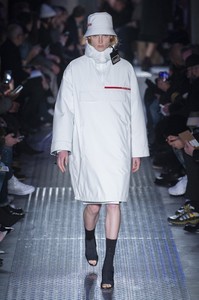 prada-m-rf18-2013.thumb.jpg.94a9725996ab51a667e4c84a7f7e7c8c.jpg