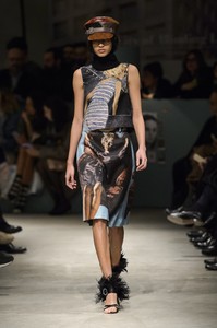 prada-rf17-2602.thumb.jpg.064dc2391d63830e02ca2de9aee2111a.jpg