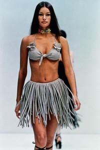 prada-ss-1993-8.thumb.jpg.73d8bc5990208af19d025702ef6a578b.jpg