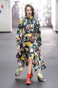 preen-rf17-0914.thumb.jpg.3fe443d8200bcb1e0c954cf41ad4d890.jpg