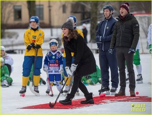 pregnant-kate-middleton-prince-william-hit-the-ice-meet-with-swedish-royal-family-08.jpg