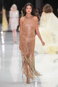 ralph-e-russo-hc-rs18-0433.thumb.jpg.f7e5ae2ec5986fd94d6766b549c2d24e.jpg