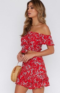 red-floral-set-69_ea5c9490-f258-4e7f-b50b-cb66cefb15c8_4000x4000_crop_bottom.jpg