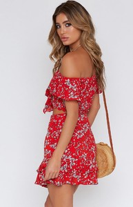 red-floral-set-70_f46d8190-887a-48f6-a932-0437a28de438_4000x4000_crop_bottom.jpg