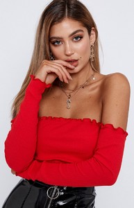 red-off-shoulder-crop3_4000x4000_crop_bottom.jpg