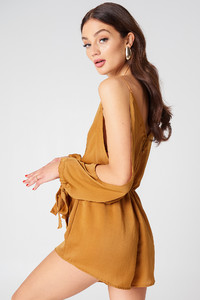 reverse_walking_in_the_wind_romper_1501-000039-1359_02k.jpg