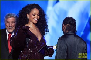 rihannas-three-fashion-looks-grammys-2018-04.jpg