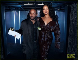 rihannas-three-fashion-looks-grammys-2018-08.jpg