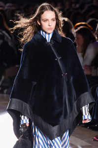 rykiel-clp-rf17-0270.thumb.jpg.4a7572fd0b04384d572238ce122ac51c.jpg