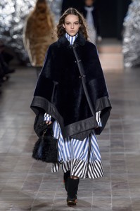 rykiel-rf17-2691.thumb.jpg.6f77d96fef225453a2911691f5e43f2e.jpg