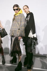 sacai-bks-i-rf17-4878.thumb.jpg.dd162b00cfbbedf693ad41fa05af242d.jpg