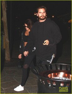 scott-disick-and-sofia-richie-coordinate-their-outfits-for-date-night-06.jpg