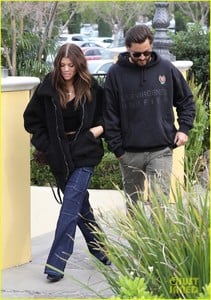 scott-disick-sofia-richie-lunch-january-2018-03.jpg