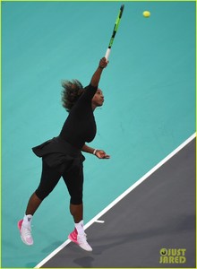 serena-williams-plays-in-first-tennis-match-since-giving-birth-01.jpg
