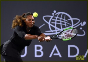 serena-williams-plays-in-first-tennis-match-since-giving-birth-02.jpg