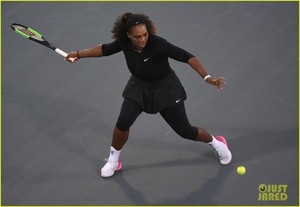 serena-williams-plays-in-first-tennis-match-since-giving-birth-03.jpg