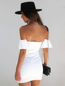 shopify_1f31c0e0f5c139ffcb64323efb0deae4_billie-dress-white.jpg