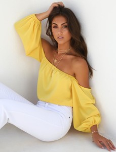 shopify_9c7f425cdf71b4dc4952108ea26c9494_meet-me-at-dusk-top-yellow_4000x4000.jpg