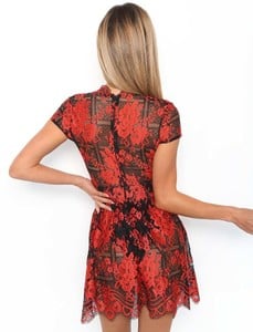 shopify_e01e7ff41dc4bafb9a1f71031bc3ca5a_bonnie-dress-red_2822ee28-c735-46d2-961c-6275e1ecc61e.jpg