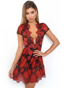 shopify_f5e0997b9b1526b4ea2052159b42398d_bonnie-dress-red_79ff629f-c6bc-4c26-b11f-6eb17bde0a42.jpg