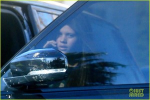 sofia-richie-shows-off-longer-hair-after-salon-visit2-03.jpg