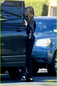 sofia-richie-shows-off-longer-hair-after-salon-visit2-08.jpg