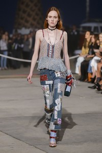 tommy-hilfiger-spring-2017-fashion-show-the-impression-048.thumb.jpg.28386137a92fef7a22a491fcce1821c5.jpg
